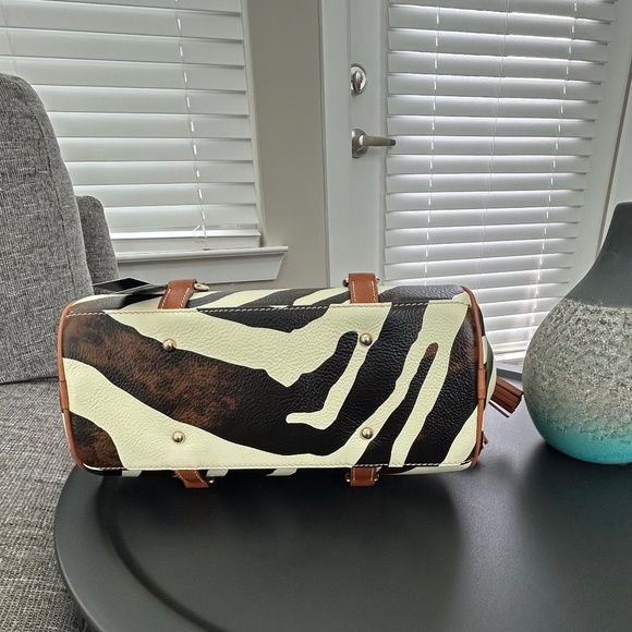 NEW! DOONEY & BOURKE LARGE SATCHEL/WALLET SET - Picture 6 of 10